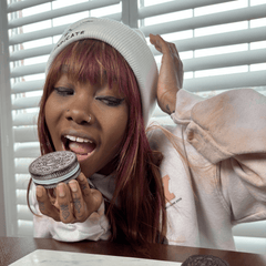 V Syndicate Metal Cookie 2-Piece Dine-In Grinder